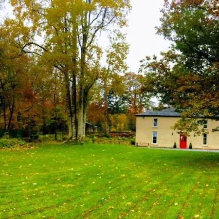 بيت للعطل Wood House